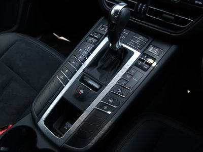 2021 Porsche MACAN photo 8