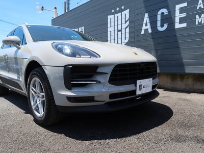 2021 Porsche MACAN photo 2