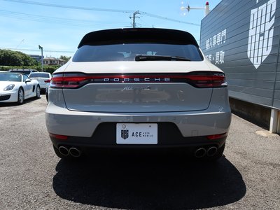 2021 Porsche MACAN thumbnail 17
