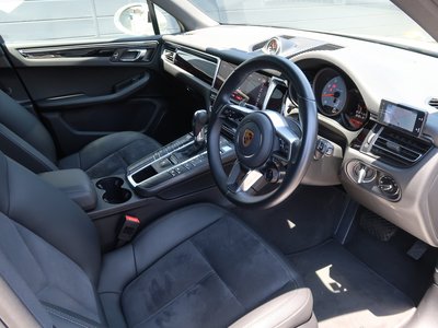 2021 Porsche MACAN thumbnail 29