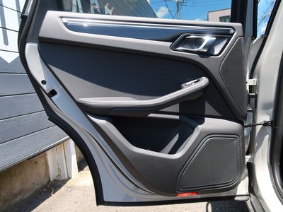 2021 Porsche MACAN thumbnail 35
