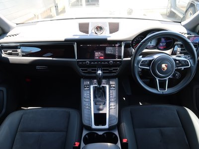 2021 Porsche MACAN thumbnail 11
