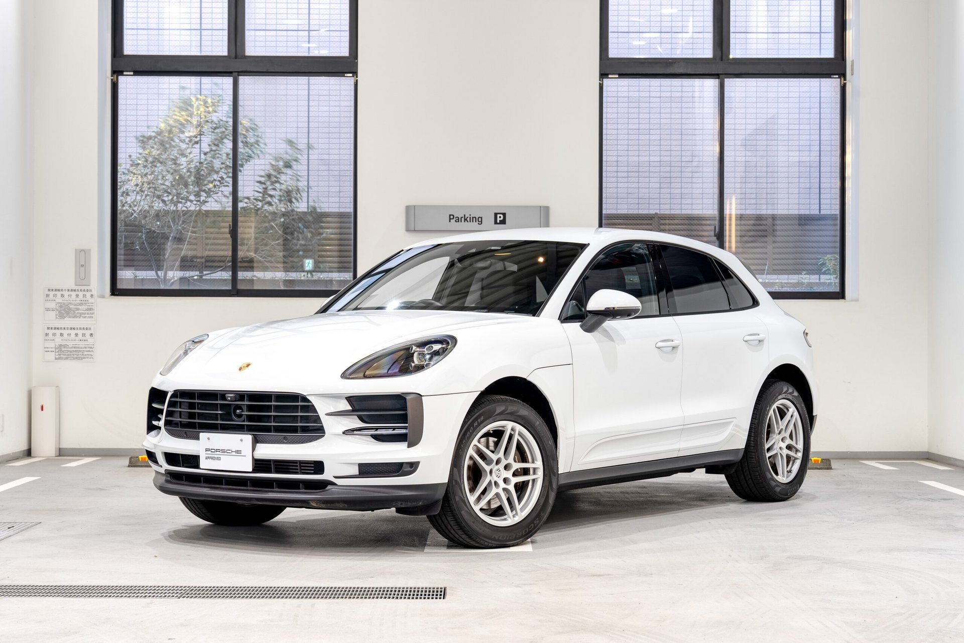 PORSCHE MACAN - View 1