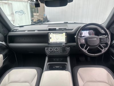 LAND ROVER DEFENDER - 4