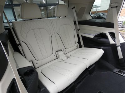 2023 BMW X7 — миниатюра 26