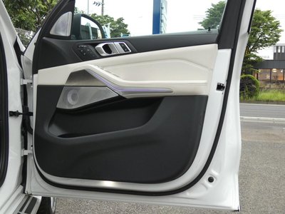 2023 BMW X7 — миниатюра 53