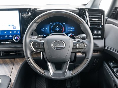 2024 Lexus LM thumbnail 23