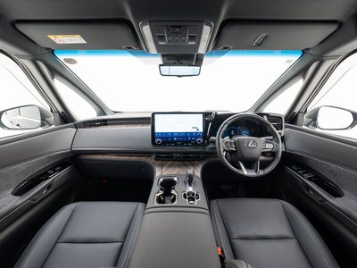 2024 Lexus LM thumbnail 22