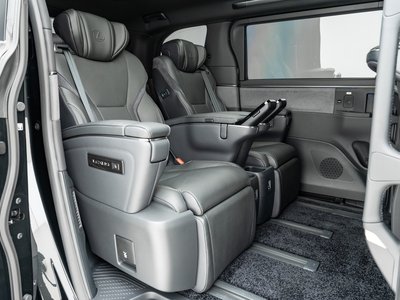 2024 Lexus LM thumbnail 35