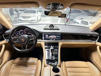 PORSCHE PANAMERA - 5