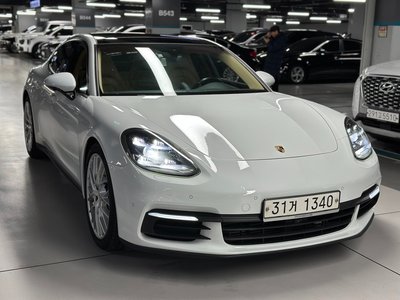 PORSCHE PANAMERA - 4