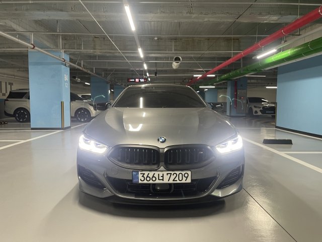 BMW 8 SERIES - View 1