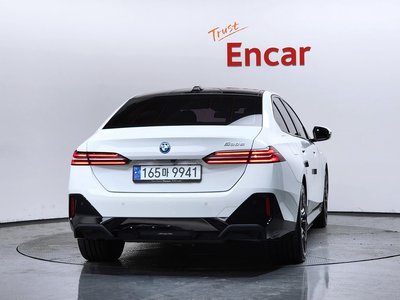 2024 BMW 5 SERIES photo 3