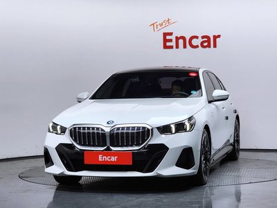 2024 BMW 5 SERIES photo 2