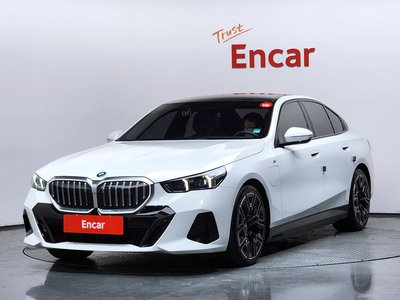 2024 BMW 5 SERIES photo 1