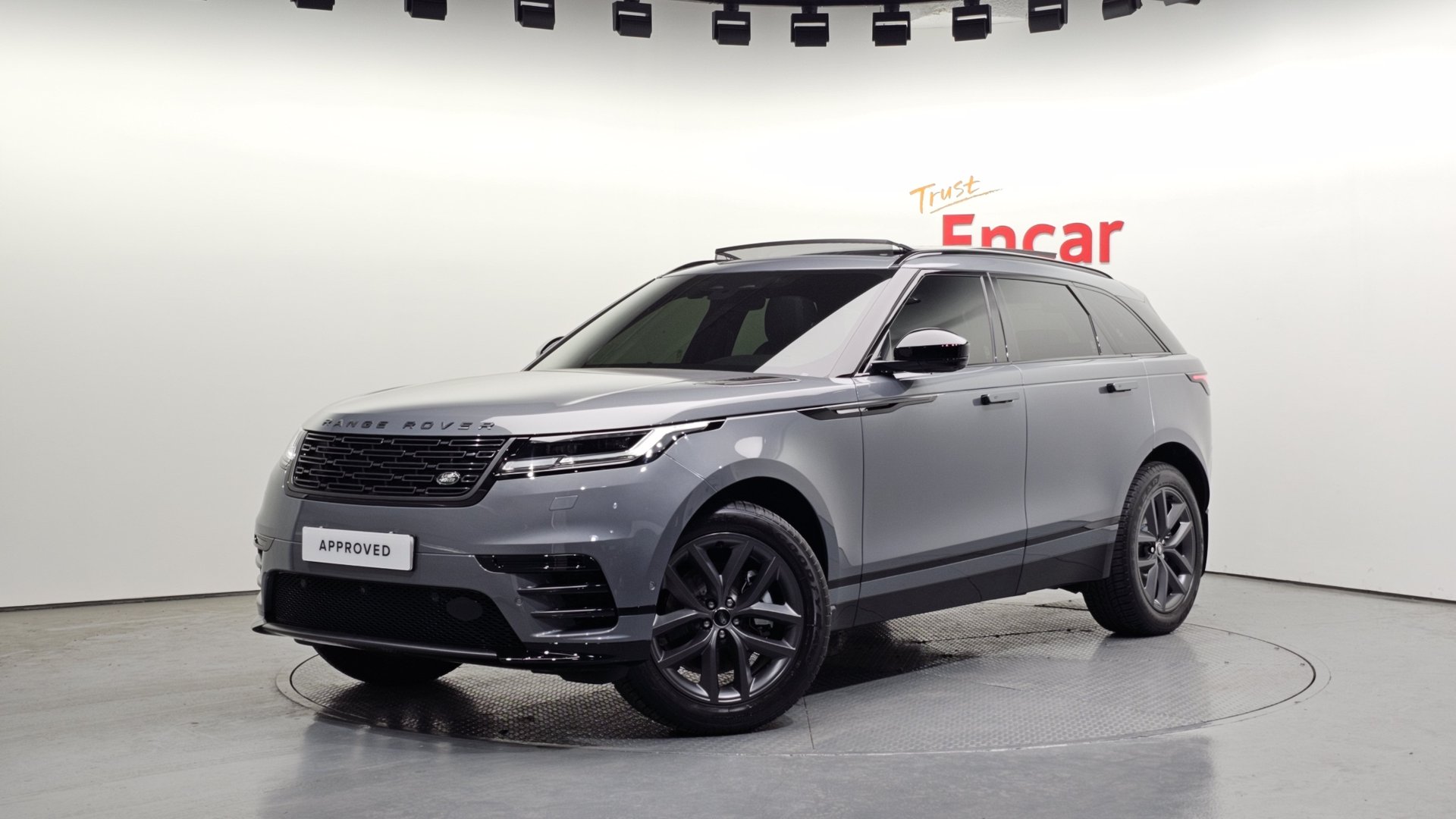 LAND ROVER RANGE ROVER VELAR - View 1