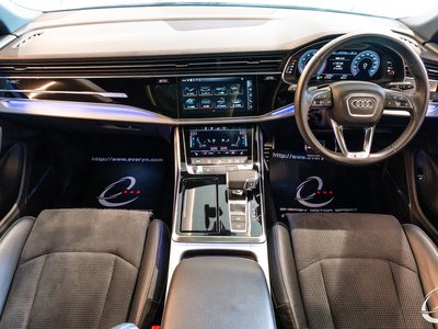 AUDI Q8 - 3