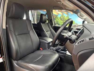 TOYOTA LAND CRUISER PRADO - 8