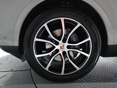 صورة 7 لـ 2023 Porsche CAYENNE