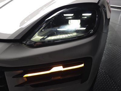 صورة 10 لـ 2023 Porsche CAYENNE