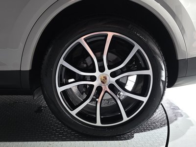 صورة 9 لـ 2023 Porsche CAYENNE