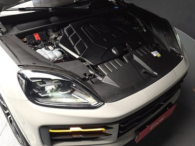 صورة 8 لـ 2023 Porsche CAYENNE
