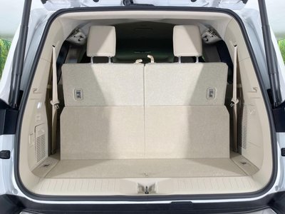2024 Toyota LAND CRUISER 300 — миниатюра 11