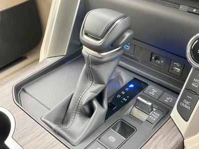 2024 Toyota LAND CRUISER 300 — миниатюра 25