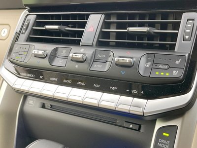 2024 Toyota LAND CRUISER 300 — миниатюра 61