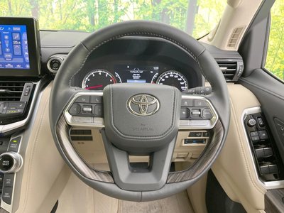 2024 Toyota LAND CRUISER 300 — миниатюра 12