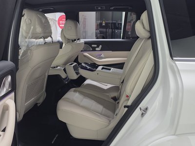 2025 Mercedes-BENZ GLS thumbnail 12