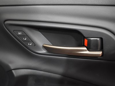 TOYOTA CROWN CROSSOVER - 8