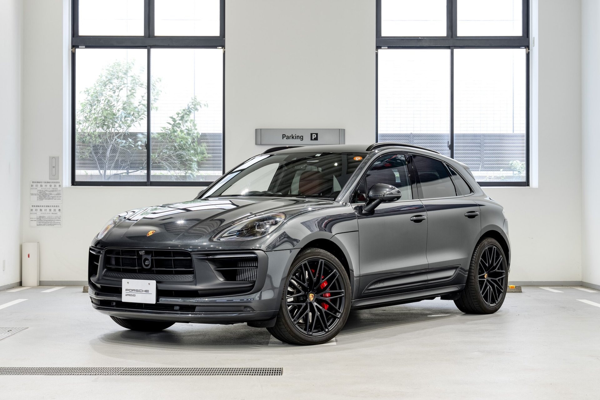 PORSCHE MACAN - View 1