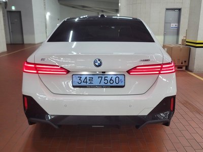 2025 BMW I5 — фото 3