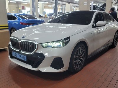 2025 BMW I5 — фото 1
