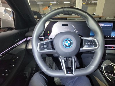 2025 BMW I5 — фото 9