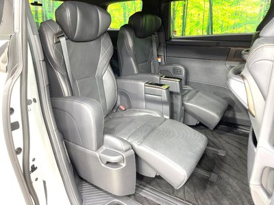 صورة 10 لـ 2023 Toyota VELLFIRE