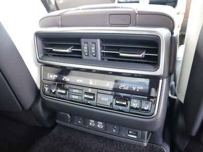 صورة مصغرة 13 لـ 2025 Lexus LX