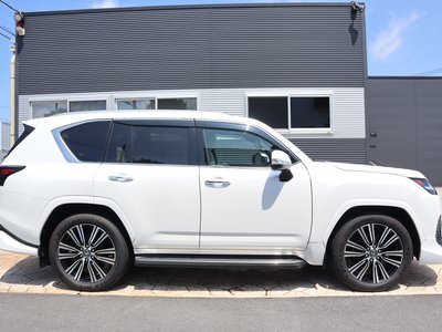 صورة 4 لـ 2025 Lexus LX