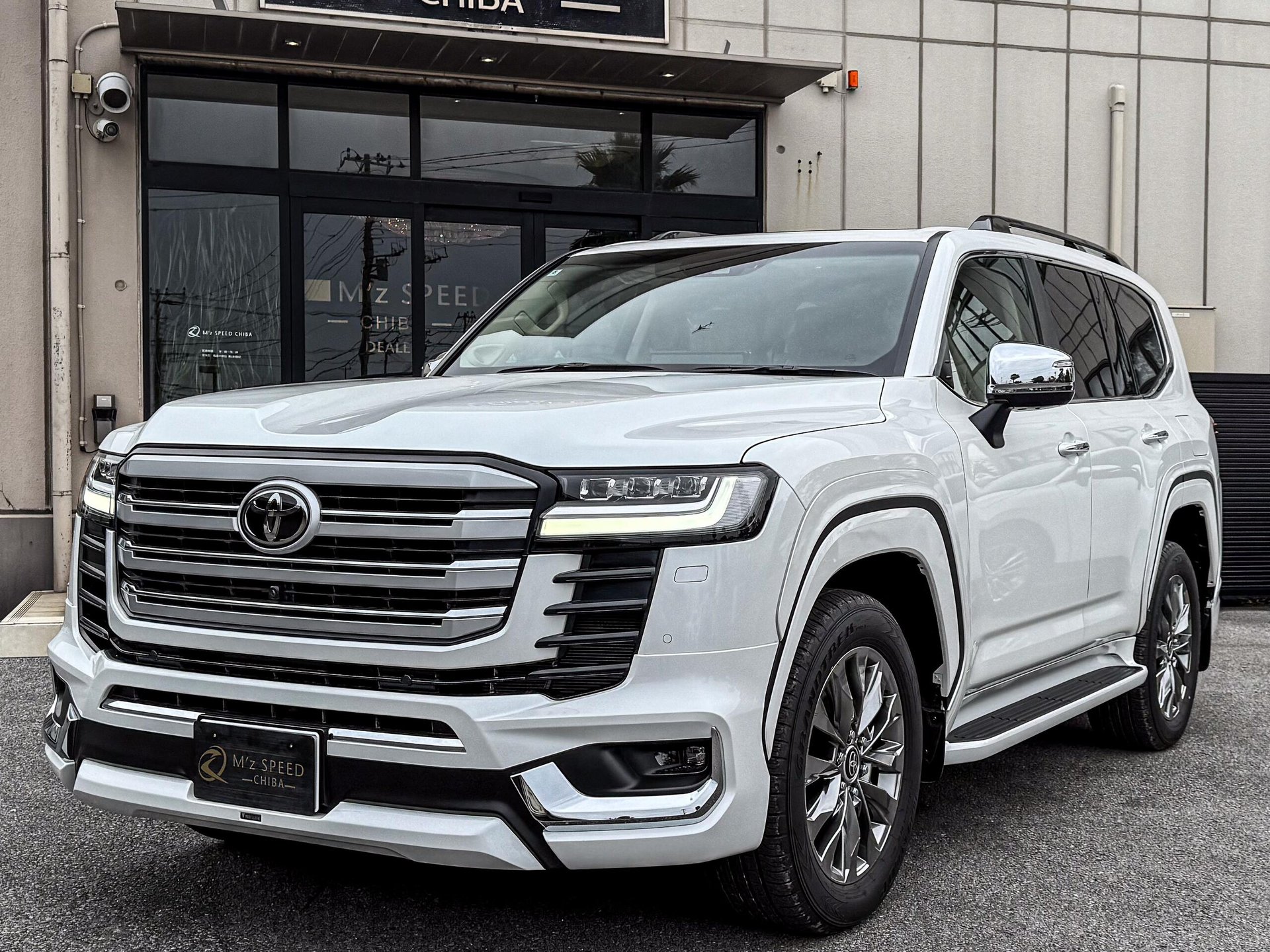 TOYOTA LAND CRUISER 300 - View 1