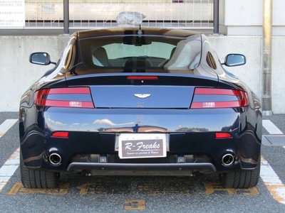 ASTON MARTIN V8 - 6