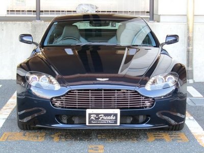 ASTON MARTIN V8 - 5
