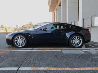 ASTON MARTIN V8 - 8