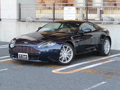 ASTON MARTIN V8 - 3
