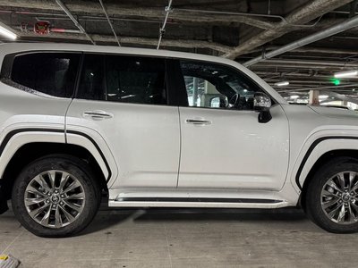 TOYOTA LAND CRUISER 300 - 3