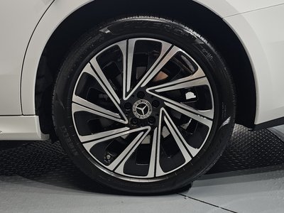 MERCEDES-BENZ E-CLASS - 8