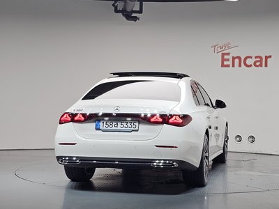 MERCEDES-BENZ E-CLASS - 4