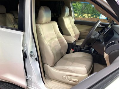 TOYOTA LAND CRUISER PRADO - 8