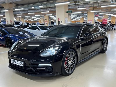 PORSCHE PANAMERA