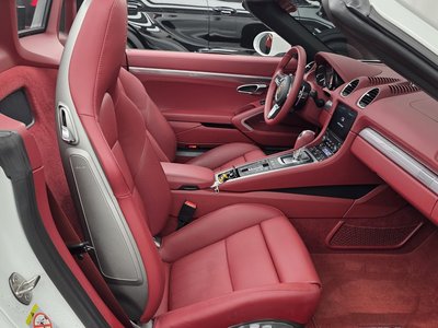 صورة مصغرة 16 لـ 2024 Porsche 718